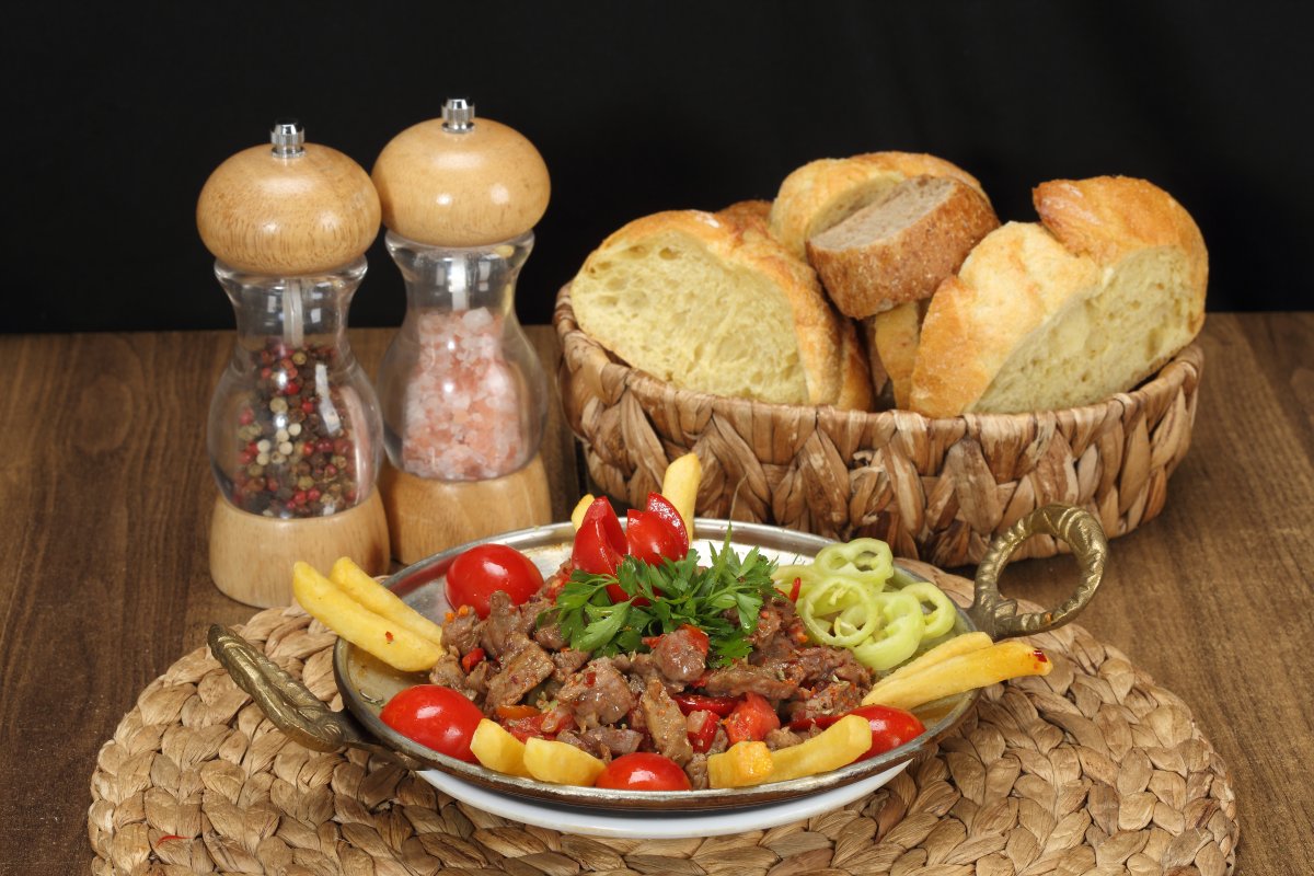 Çoban Kavurma+Pirinç Pilavı+Mevsim Salata