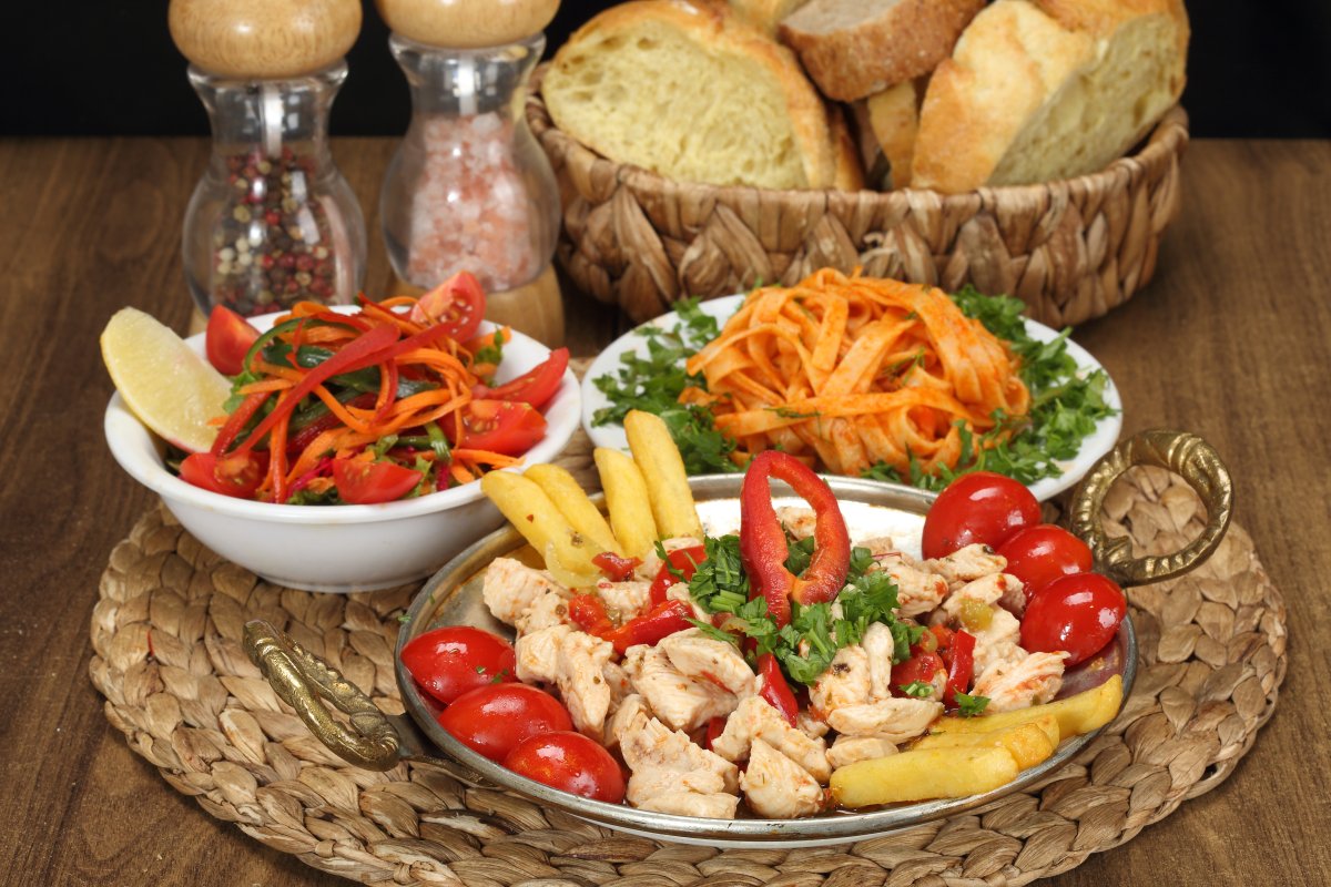 Piliç Sac Kavurma+Napoliten Soslu Tagiletta+Mevsim Salata